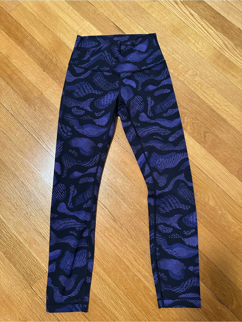 Lululemon Wunder Under Pant III
Warp Super Purple Black Size 4 26”